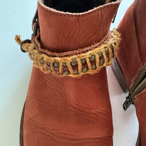 Diego di Luca Rust Colored Ankle Boots, 7, Rope Detail at Ankle, Like New - Picture 2 of 7